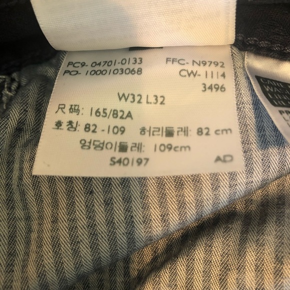 Levi’s Mid Rise Demi Curve Slim Floral Textured Jeans 32 - Picture 7 of 8